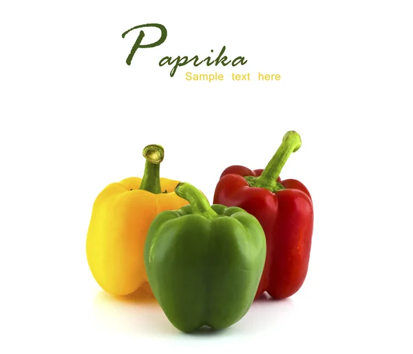 Paprika coloré frais isolé sur fond blanc avec copie sp — Photo