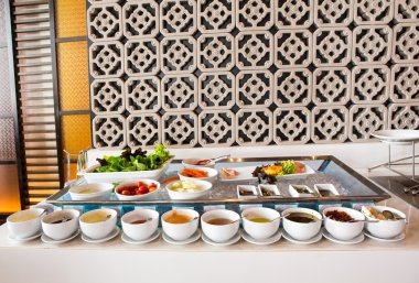 Avrupa kahvaltısı için masa hazır.