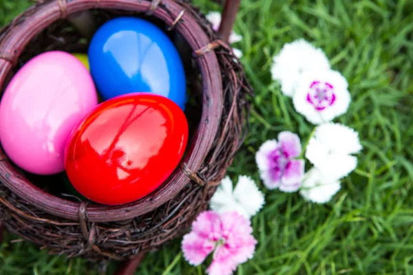 Basket of easter eggs on green grass — Stock Photo, Image