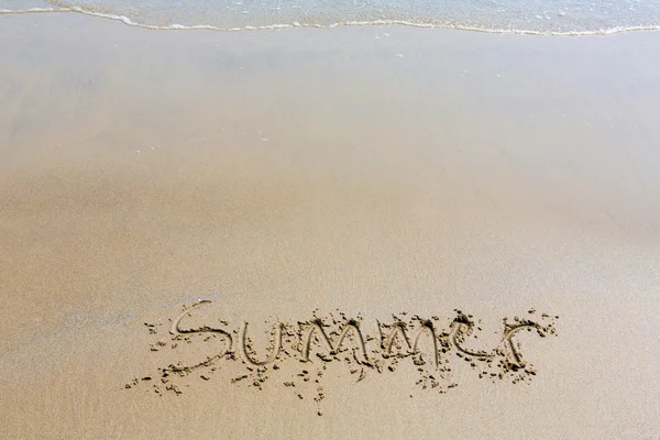 夏天在沙滩上手写的题词 — 图库照片