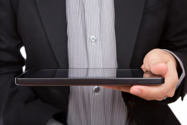 Homem de negócios usando um dispositivo de tela sensível ao toque — Fotografia de Stock