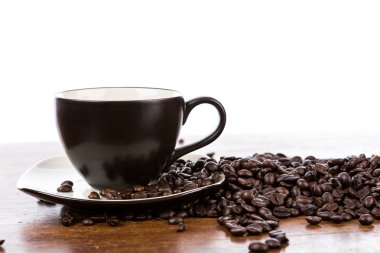 Kahve fincanı ve fasulye