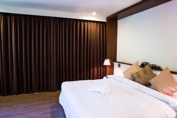 现代舒适酒店房间的内部 — 图库照片