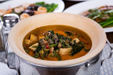 Acılı Midye çorbası