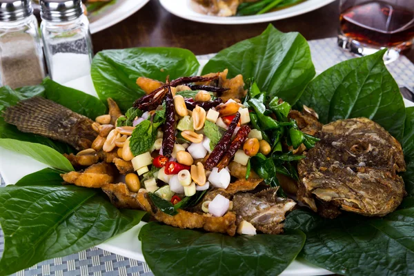 Fried fish with herbs — Stock Photo, Image