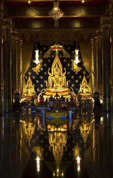 Il buddha in wat nearamit vipusana Loei, Thailandia — Foto Stock