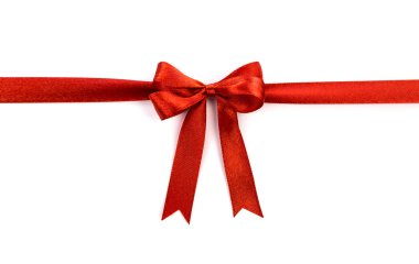 Beyaz arkaplanda kopyalama alanı olan parlak kırmızı kurdele.