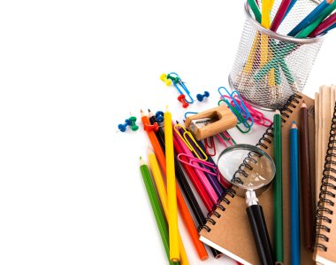 Beyaz arka plan üzerinde izole okul Kırtasiye