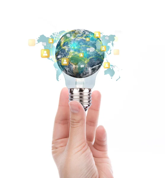 Hand hold Light Bulb with earth of social network (Elements of t — Stock Photo, Image