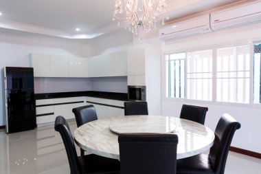 iç house, boş modern bir mutfak