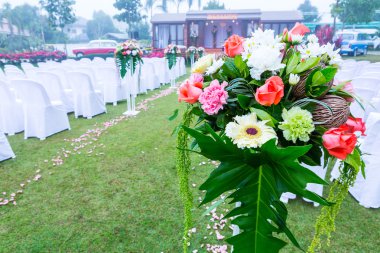 Güzel Bir Bahçede Düğün Töreni