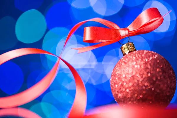 Christmas decoration with red ribbon and Beautiful Bokeh — Stock fotografie