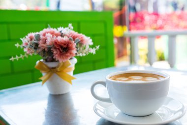 sabah kahve ile kalp kalıbı