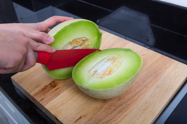 Slice cantaloupe into a half — Stock Photo, Image