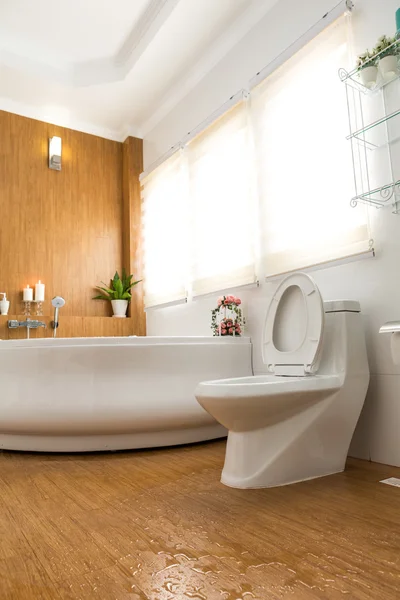 Maison moderne salle de bain intérieur — Photo