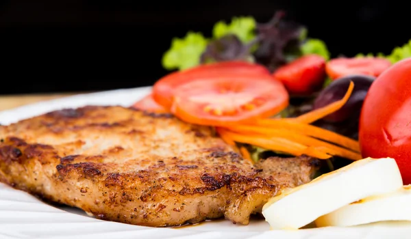 Grilled beef steak with salad — Stock Photo, Image