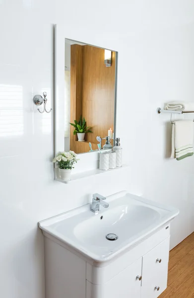 Maison moderne salle de bain intérieur — Photo