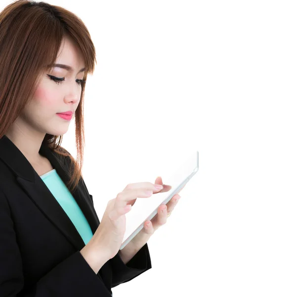 Mulher de negócios segurando um computador tablet isolado no backg branco — Fotografia de Stock