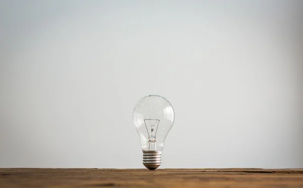 Bulb on the wood table — Stock Photo, Image