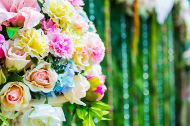 Yapay çiçek dekorasyonu