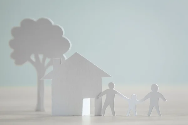 Paper cut of family with house and tree — Stock Photo, Image