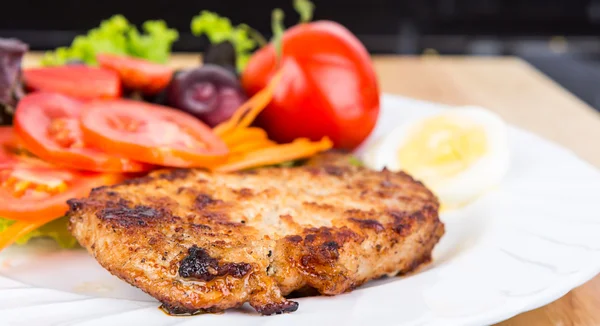 Grilled beef steak with salad — Stock Photo, Image