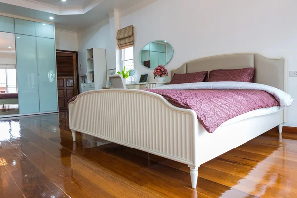 Quarto de cama moderno interior — Fotografia de Stock