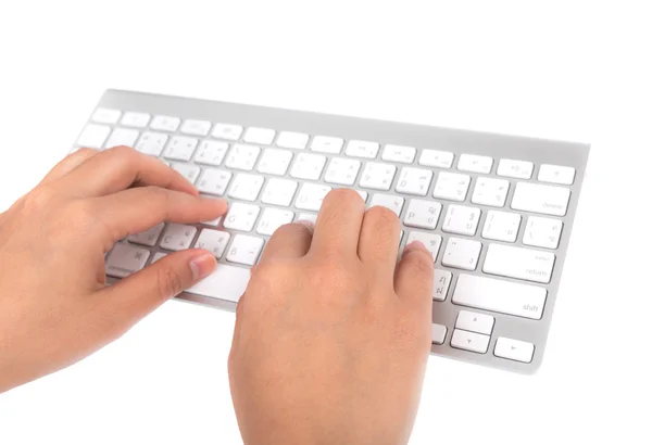Närbild av företag kvinna hand skriva på laptop tangentbord — Stockfoto