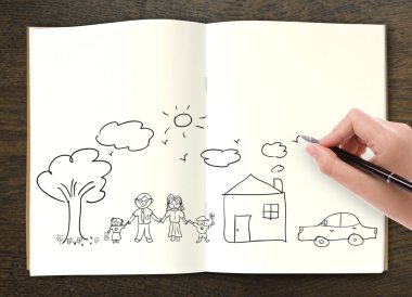 güzel aile açık bir kitap içinde el çizmek