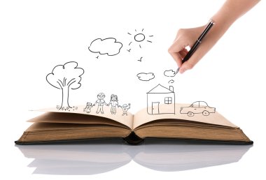 güzel aile açık bir kitap içinde el çizmek