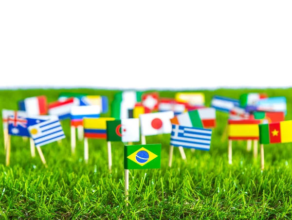 Papírové snížení příznaků na trávu pro fotbalový šampionát 2014 — Stock fotografie