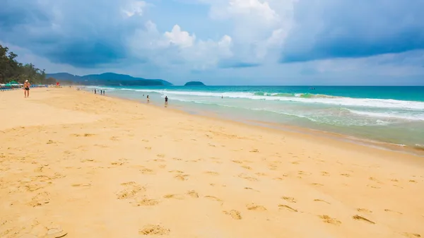 Beach and tropical sea — Stock Photo, Image