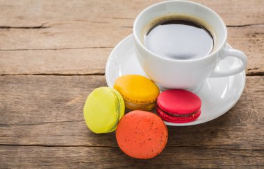 kahve ile renkli macarons Fransız