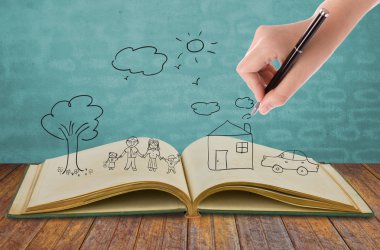 güzel aile açık bir kitap içinde el çizmek