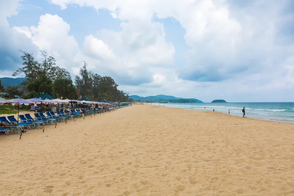 PHUKET - 7 JUIN : Les touristes passent leurs vacances le 7 JUIN 2014 — Photo