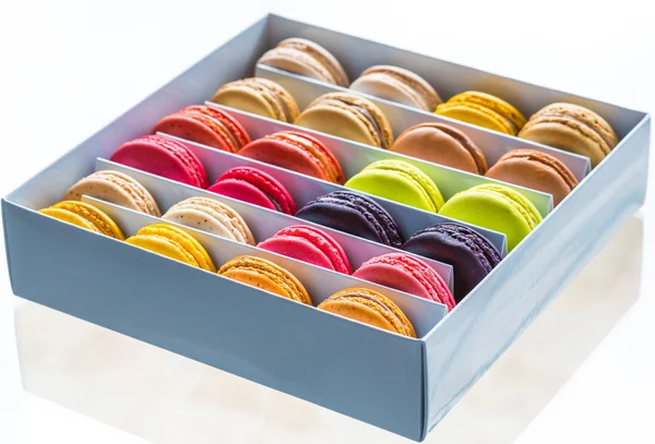 French colorful macarons in a rows — Stock Photo, Image