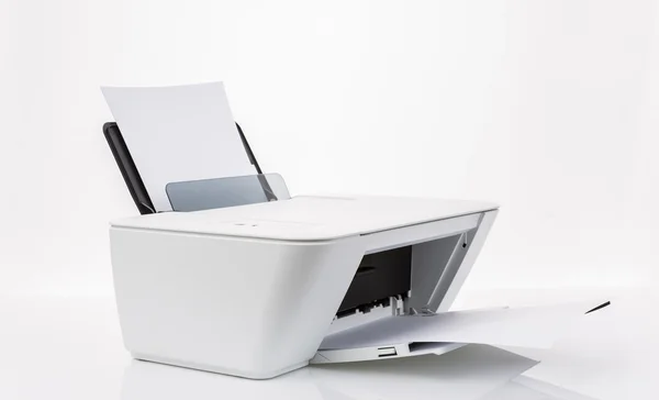 Tiskárna izolovaných na bílém pozadí — Stock fotografie