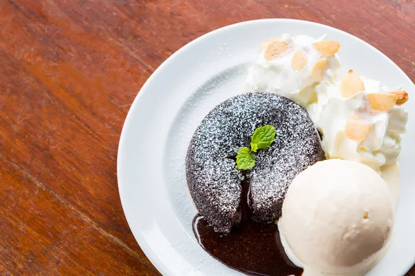 초콜릿 용암 케이크 — 스톡 사진