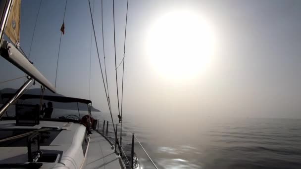 Adegan Backlignt Berlayar Pantai Utara Majorca — Stok Video