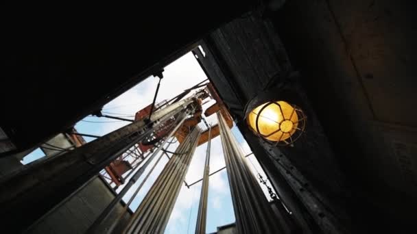 Sistema di azionamento superiore TDS e Derrick of Oil Drilling Rig — Video Stock