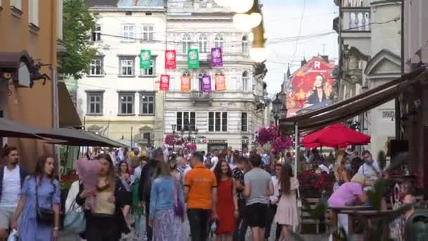 Літо в центрі Львова (Україна), 14 08,2022 — стокове відео