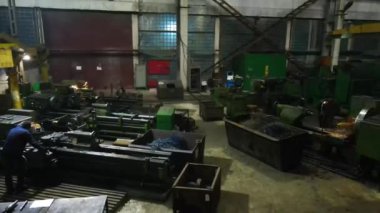 Bir büyük endüstriyel bina ya da fabrika çelik konstrüksiyon ile iç