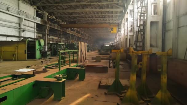 Wewnątrz Duży Budynek Przemysłowy Lub Fabryki Konstrukcji Stalowych — Wideo stockowe