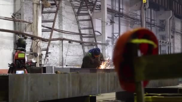 Heavy Industry Engineering Factory Interior Industrial Worker Using Angle Grinder — Wideo stockowe