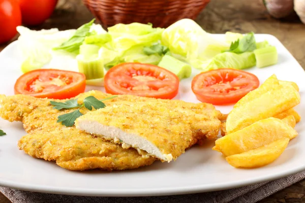 Chicken cutlet with salad — Stock Photo, Image