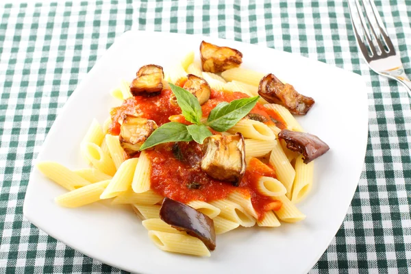 Pasta with tomato, basil and eggplant — Stock Photo, Image