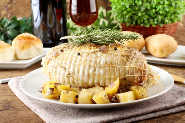 Chicken roll stuffed with baked potatoes — Stock Photo, Image