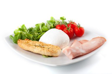 taze mozzarella ve mortadella salatası