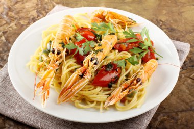 Spagetti karides ile
