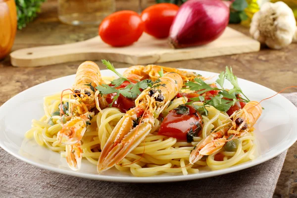 Spaghetti con gamberi — Foto Stock